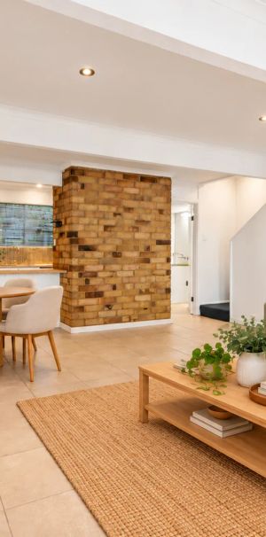 Beautifully Refurbished Three-Bedroom Townhouse in a Prime Glebe Location - Photo 1