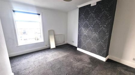 2 bedroom end of terrace house to rent - Photo 4