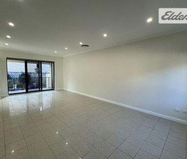 MODERN TOWNHOUSE - Photo 6