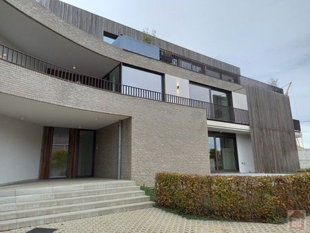 Lichtrijk appartement met groot terras en dubbele garagebox - Photo 2