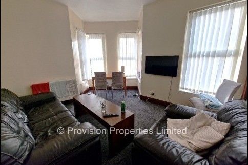 4 Bedroom House in Hyde Park - Photo 1