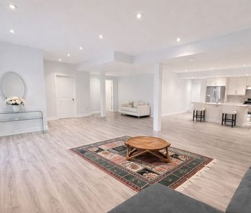 For Lease - 17 La Quinta Lane, Newmarket, Ontario - Photo 1