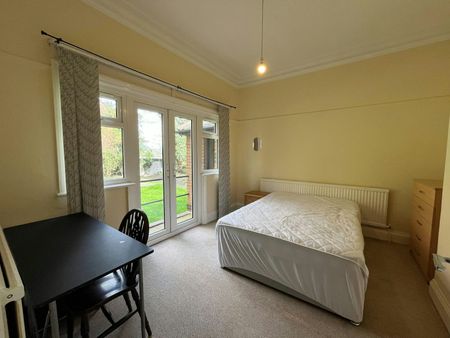 Flat to rent on - Photo 2