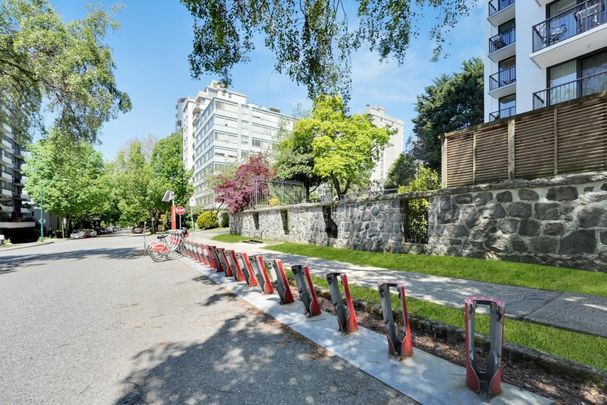 Lancaster House - Photo 1