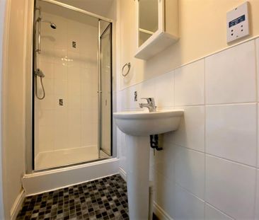 4 bedroom mews to rent - Photo 4