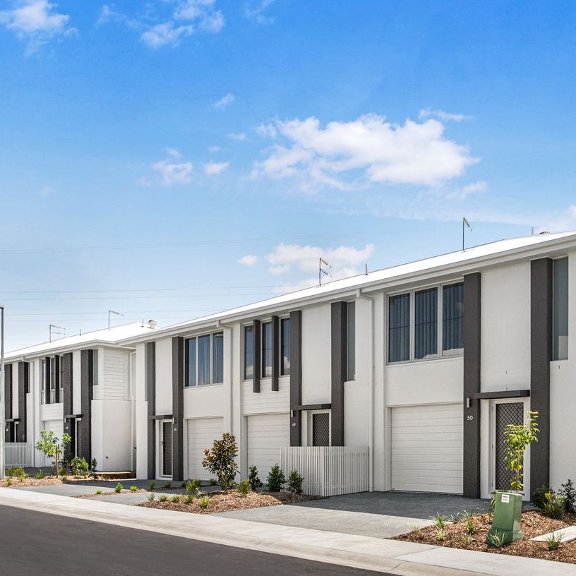 Luxury 3 Bdm Townhouse - Photo 1
