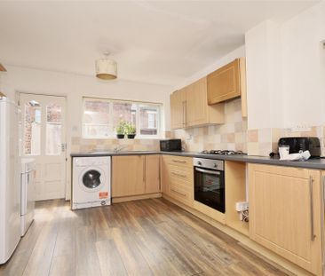 6 bedroom Student Terraced House to rent in Warton Terrace, Newcast... - Photo 3