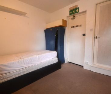 1 bedroom Flat To Let - Photo 4