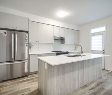 For Lease - 125 Lyall Stokes Circle, East Gwillimbury, Ontario - Photo 3