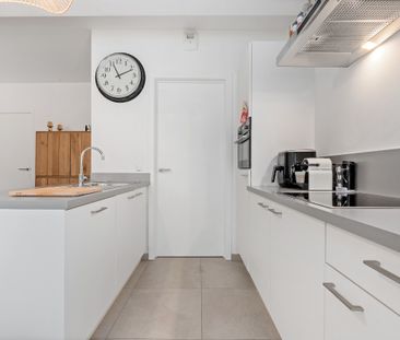 Gelijkvloers appartement met tuin en autostaanplaats - Photo 6