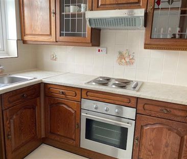 2 bedroom Flat To Let - Photo 1