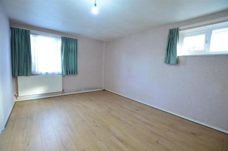 4 bedroom detached house to rent - Photo 3