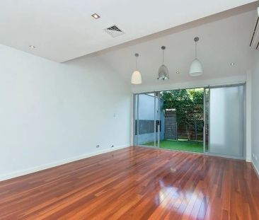 Sophisticated and Stylish Two Bedroom Townhouse - Photo 2