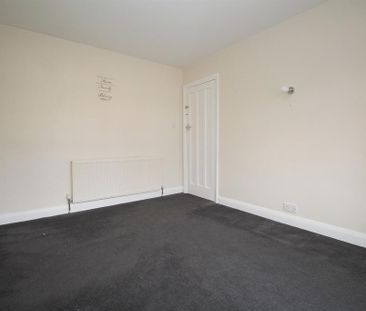 3 bedroom detached house to rent - Photo 2