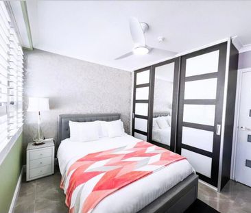 Central Surfers Renovated 2 Bed Apartment - Photo 1