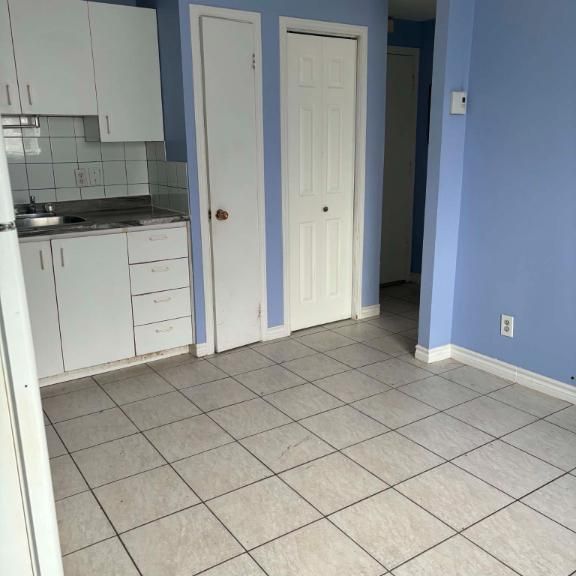 Logement petit 3 1/2 chauffé éclairé - Photo 2