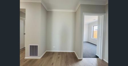 Brand New Modern Family Home in Clyde North - Photo 4