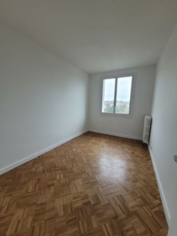 Location Appartement 3 pièces 83m² ST GERMAIN EN LAYE 78100 - Photo 2