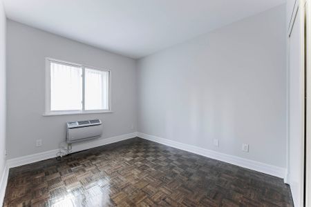 Wellesley Apatments - Photo 2