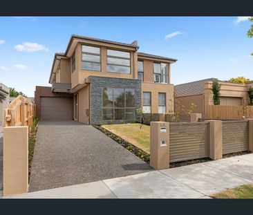 ONE OF A KIND! FIVE BEDROOM TOWNHOUSE! | FLARE REAL ESTATE - Photo 4