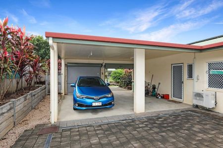 Extra Spacious Family Home - Fully Tiled - Solar - Photo 4