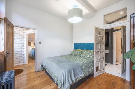 3 bedroom flat to rent - Photo 3