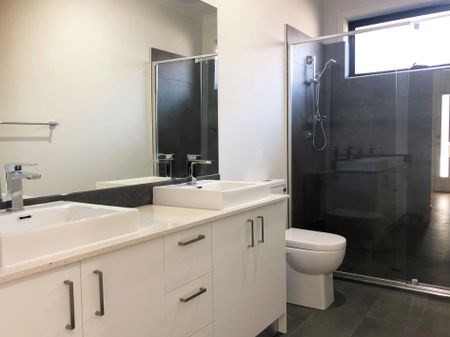 Charming 2-Bedroom Home in Thomastown - Photo 4