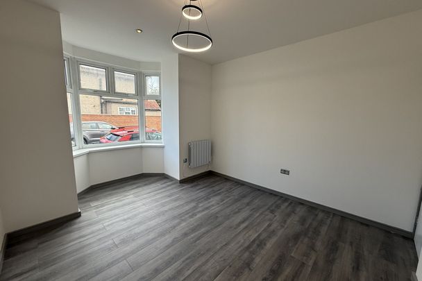 London Road - Photo 1