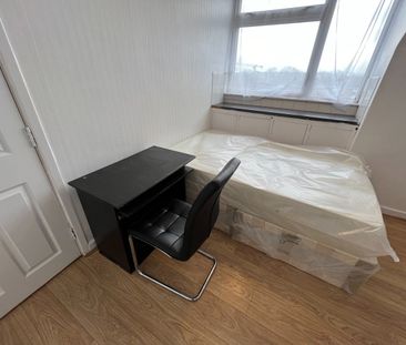 Room in a Shared House, The Limes Avenue, N11 - Photo 2