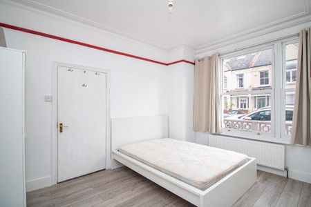 4 bedroom terraced house to rent - Photo 5