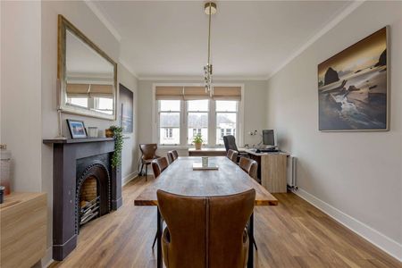 A three bedroom part furnished second floor flat, located in Comely Bank available for a long-term Let. - Photo 4