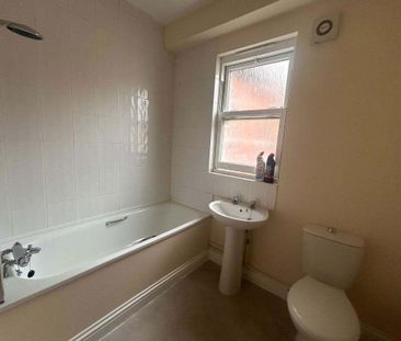 2 bedroom flat to rent - Photo 6
