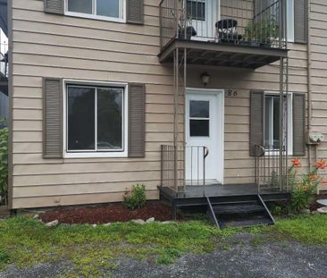 6 ½ à Cowansville sur Boul. des Vétérans (non inondable). - Photo 1