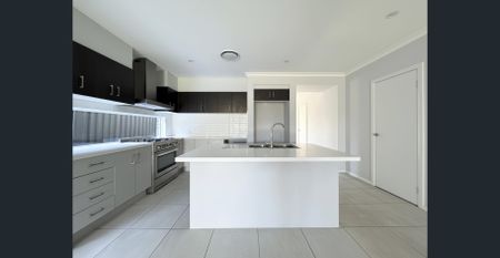 Spacious Four Bedroom Home in a Quiet Street - Photo 4