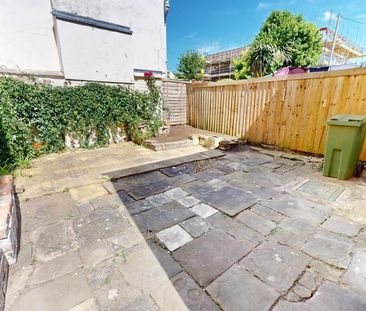 2 bedroom end of terrace house to rent - Photo 1