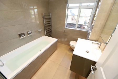 6 bedroom detached house to rent - Photo 2