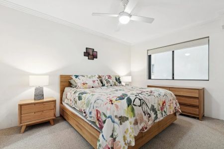 Stylish Apartment in Prime Lifestyle Location - Photo 2