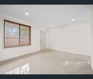 7a Mubo Cres, Holsworthy, NSW 2173 - Photo 3
