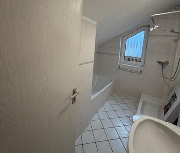 2 Zimmer Wohnung - Frisch Saniert ! Inkl. Küche, Stellplatz etc.. - Foto 1