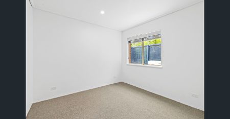 Stunning 3 Bedroom Apartment - overlooking Fawkner Park - Photo 3
