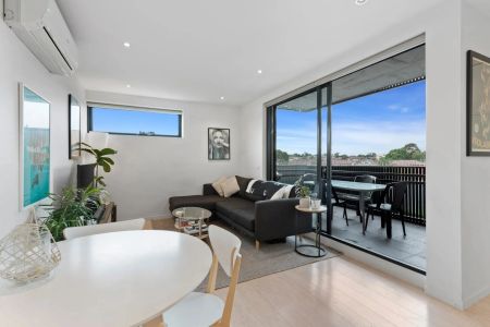Sleek St Kilda Living with Skyline Views - Photo 2