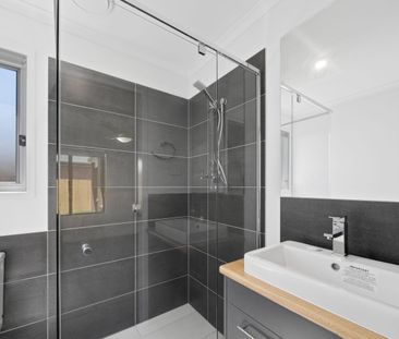 Modern family home - Photo 1