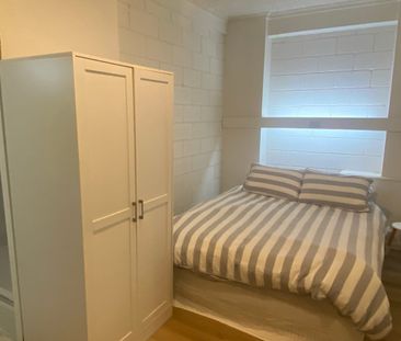 Fully Furnished Apartment - Minimum Stay 12 months - Photo 4