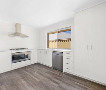 10 Nyabing Pass, Dawesville, WA 6211 - Photo 2