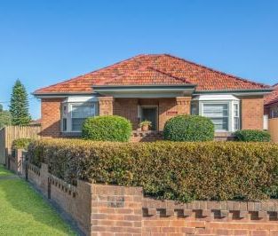 Unique House In Great Location - Photo 1