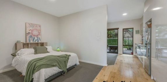 Modern One Bedroom/Studio Apartment - Photo 2