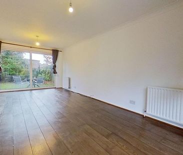 4 bedroom detached house to rent - Photo 2