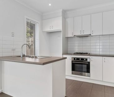 Quiet 2 bedroom unit in Central location - walking distance to loca... - Photo 4