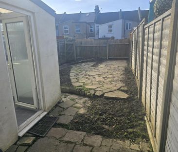 2 bedroom terraced house to rent - Photo 6