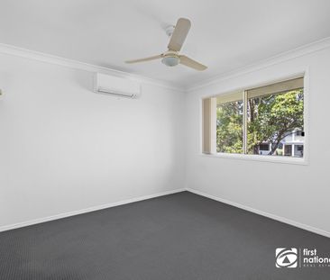 FANTASTIC AIR CONDITIONED THREE BEDROOM TOWNHOUSE IN A COMPLEX WITH... - Photo 3